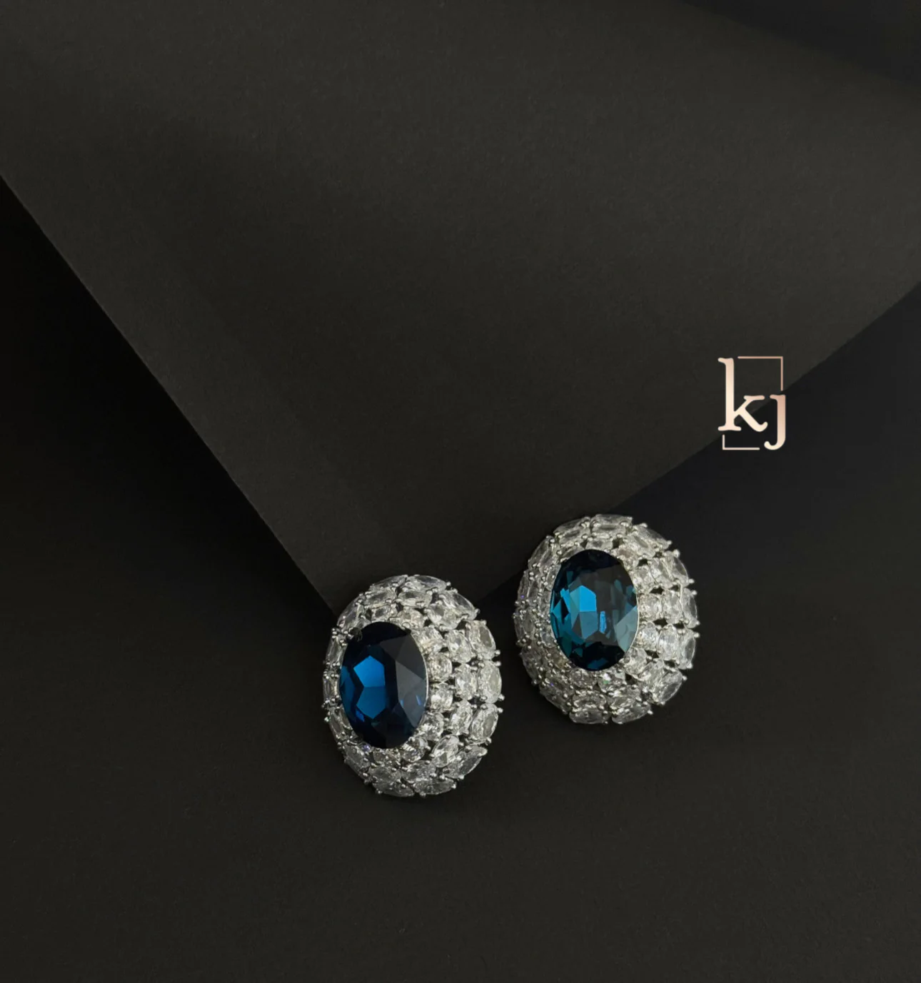 Eira Earrings set - Image 3