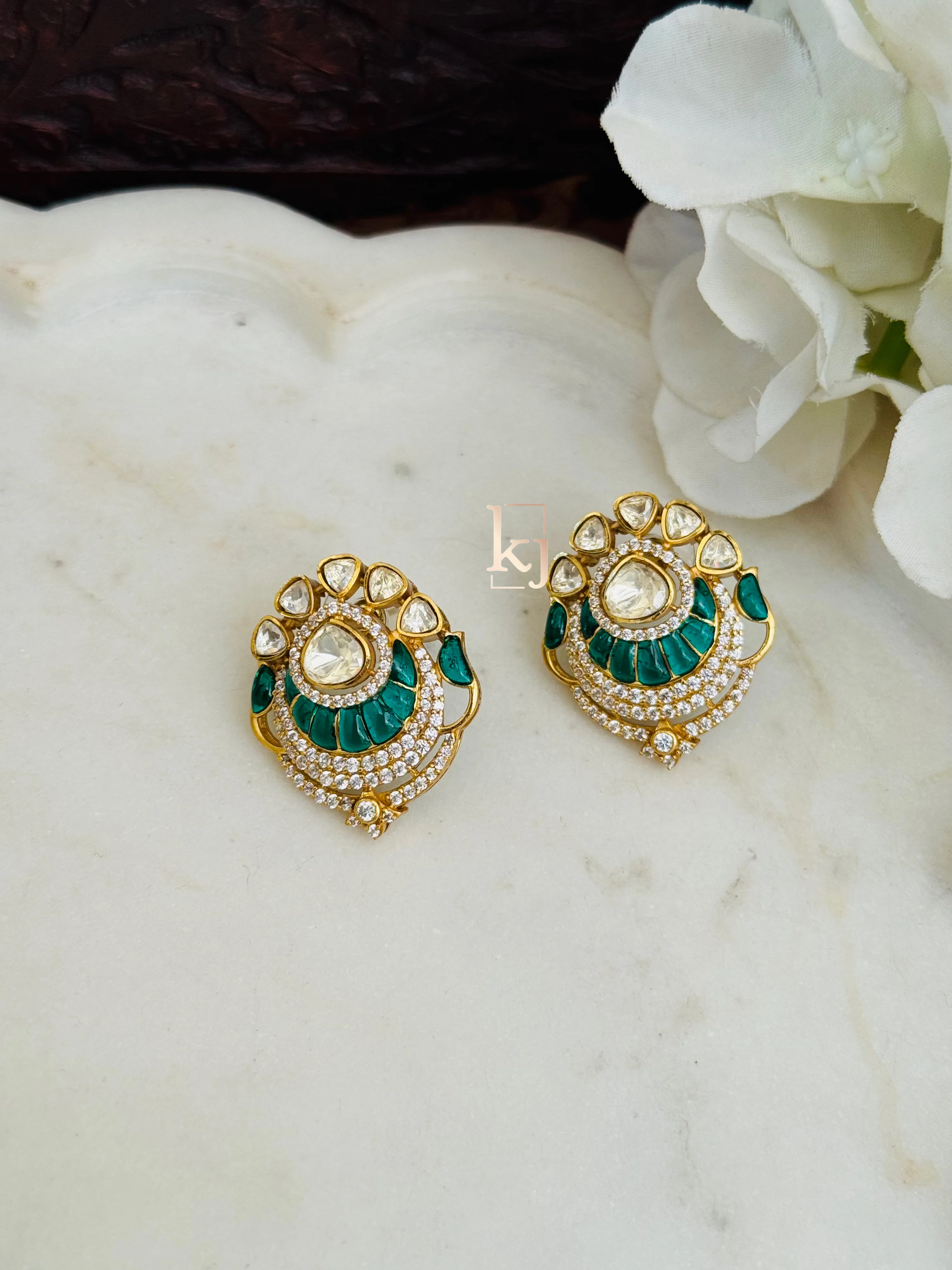 Zugey studs earrings set - Image 2